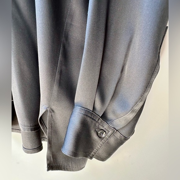 EUC Vince V-neck Stretch-Silk Satin Blouse in Mineral (gray), Relaxed Fit, S - Picture 9 of 16